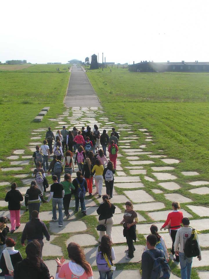 תלמידים בביקור באושוויץ. צילום: שירי מנשה